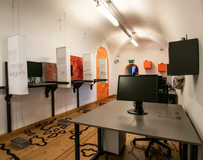 Asztalbérlés rendszeresen vagy alkalmanként a Door Office szegedi coworking irodájában szabadúszóknak és vállalkozóknak