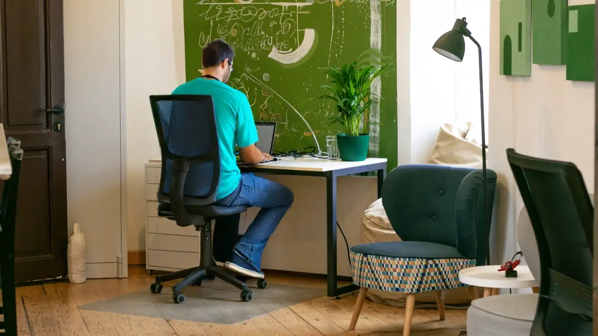 Door Coworking Office Szeged asztalbérlés freelancer vállalkozóknak