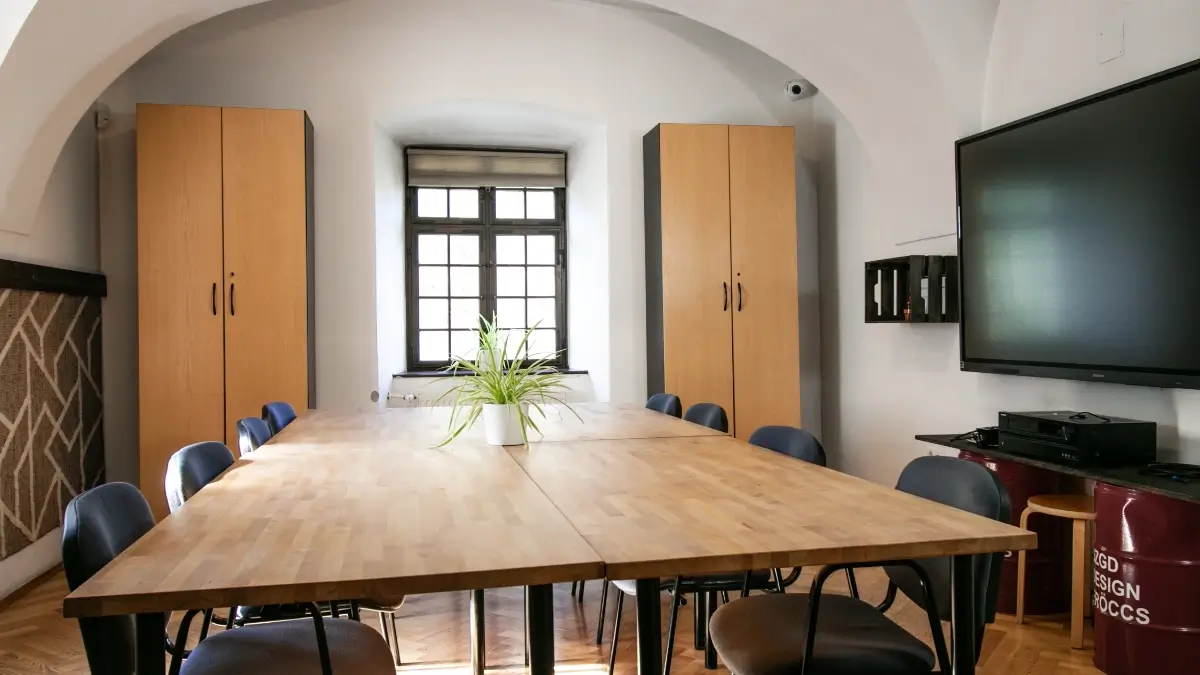 Door Coworking Office Szeged tárgyaló foglalás