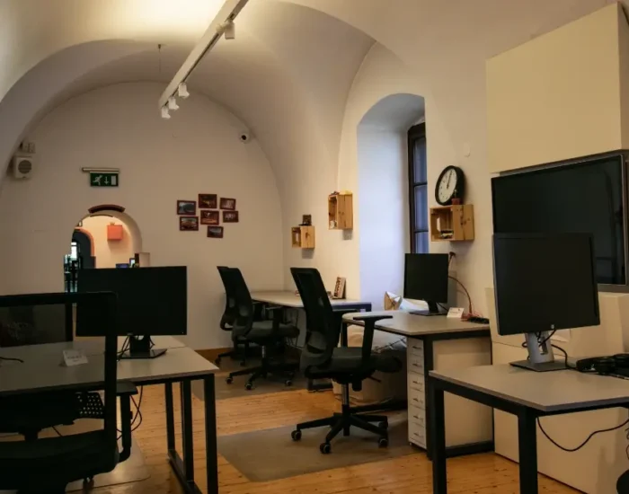 Irodabérlés rendszeres használatra a Door Office szegedi coworking irodájában